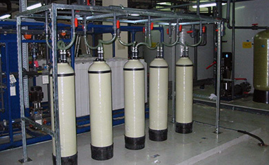 產(chǎn)水量：0.25噸/小時-0.5噸/小時-1噸/小時--到1000噸/小時不等<br />
水質(zhì)標準：一級純水，二級純水，三級純水，超純水<br />
電導(dǎo)率：最小0.056μS/cm<br />
電阻：最大18.25MΩ.cm