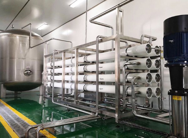 制藥工業(yè)的純化水設(shè)備跟普通的純水設(shè)備有什么區(qū)別？